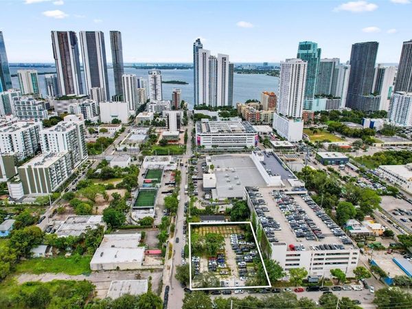 100 NE 21st St , Miami, FL 33137