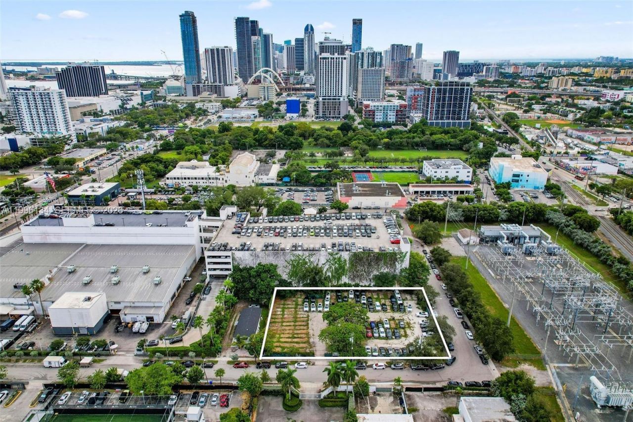 100 NE 21st St, Miami, FL 33137 Photo