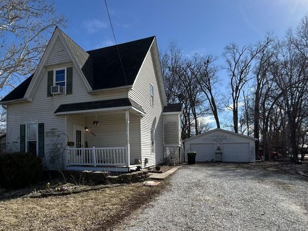 706 Augusta Road, Carthage, IL 62321