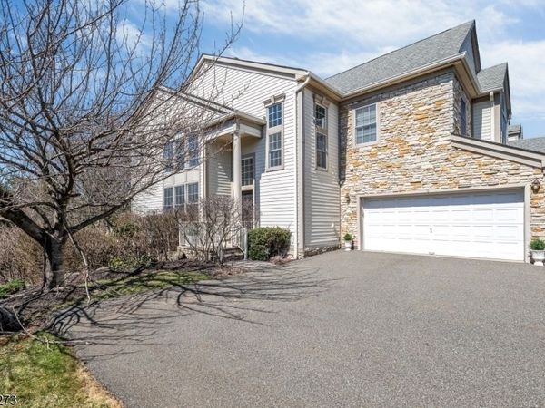 10 Skyview Dr, North Haledon, NJ 07508