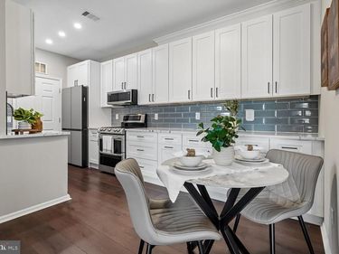 1521 SPRING GATE DRIVE, Unit 10211, MCLEAN, VA 22102