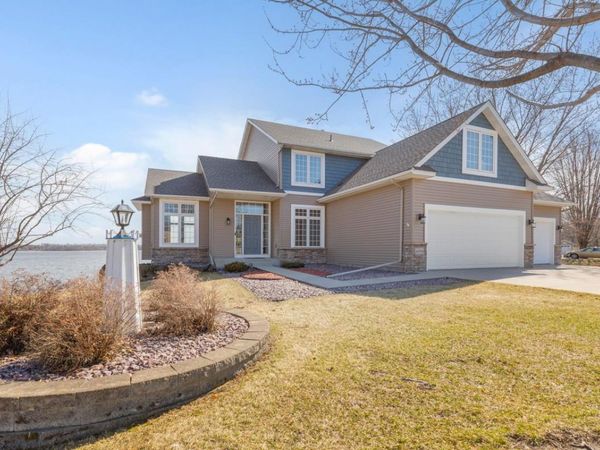 4090 Wells Lake Court , Faribault, MN 55021