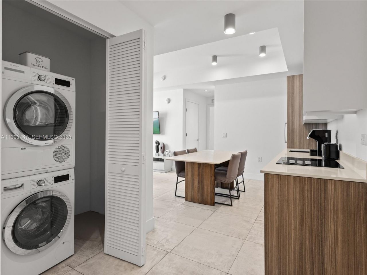 239 SW 9th St, Unit 1403, Miami, FL 33130 Photo