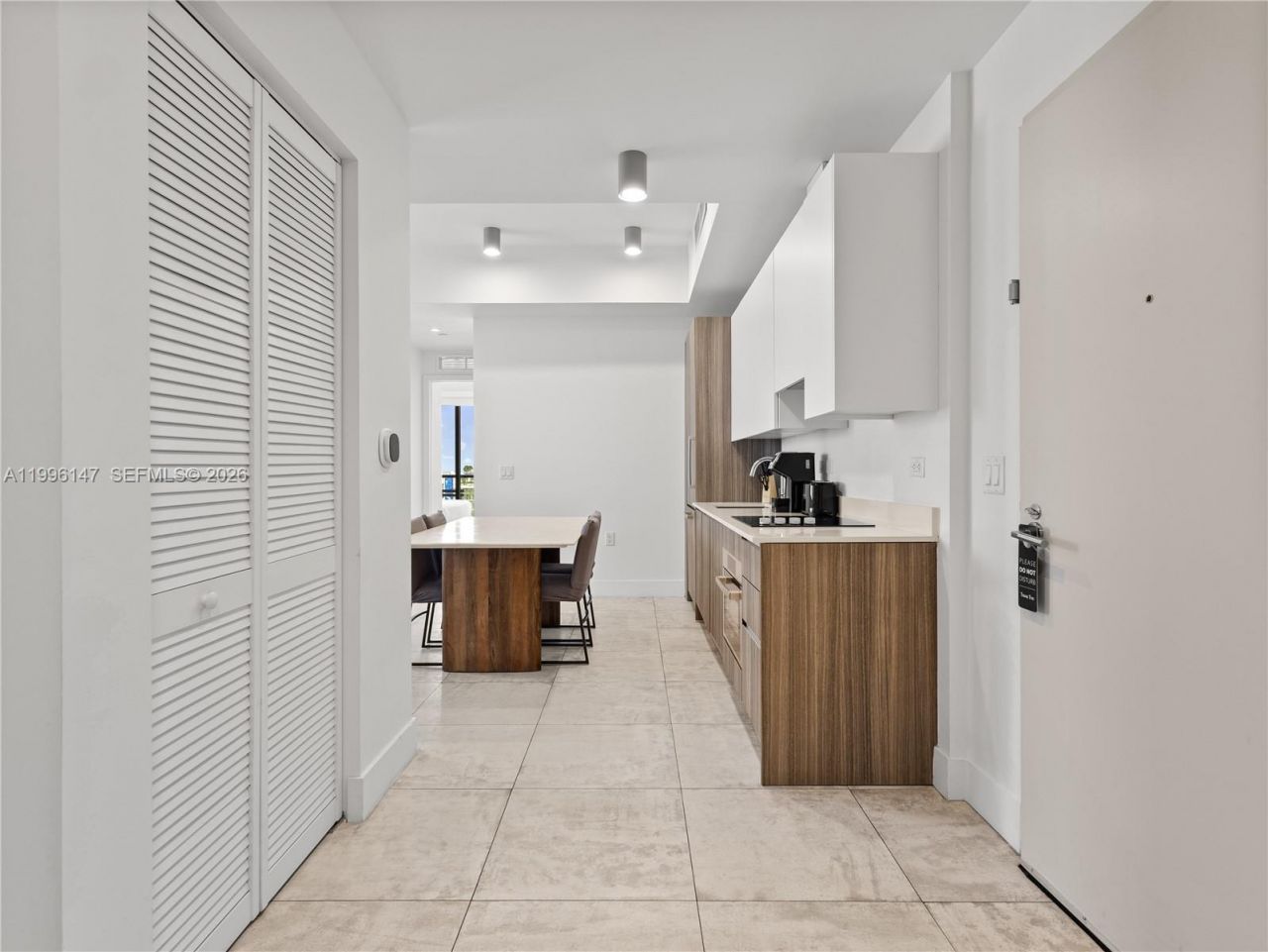 239 SW 9th St, Unit 1403, Miami, FL 33130 Photo