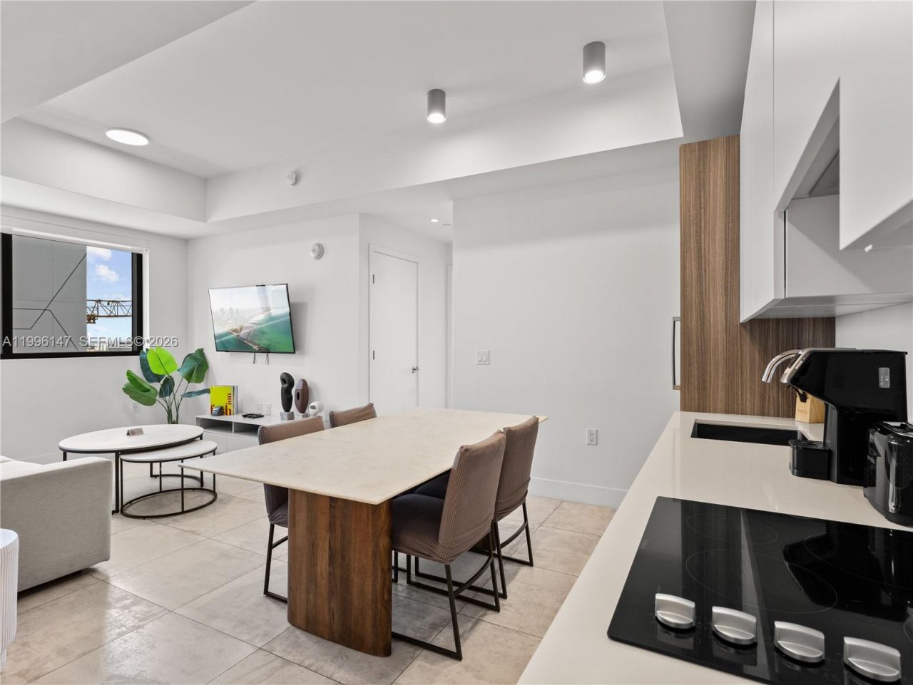 239 SW 9th St, Unit 1403, Miami, FL 33130 Photo