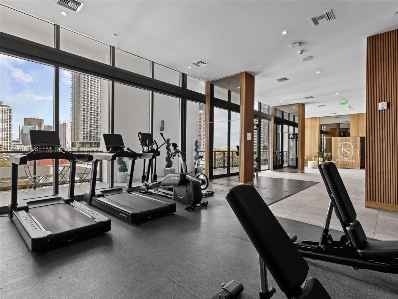 239 SW 9th St, Unit 1403, Miami, FL 33130 Photo