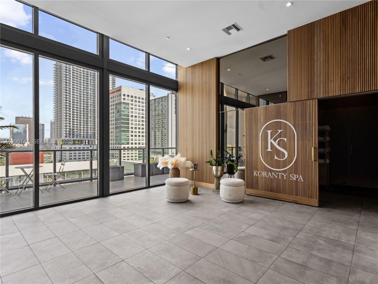 239 SW 9th St, Unit 1403, Miami, FL 33130 Photo