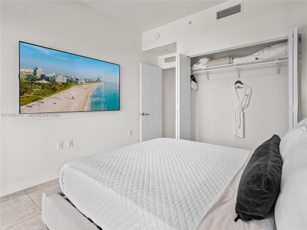 239 SW 9th St, Unit 1403, Miami, FL 33130 Photo