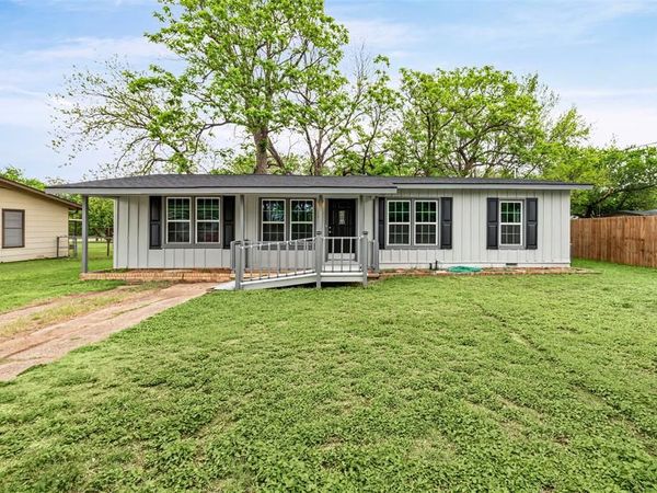 203 S Lancaster Street , Granbury, TX 76048