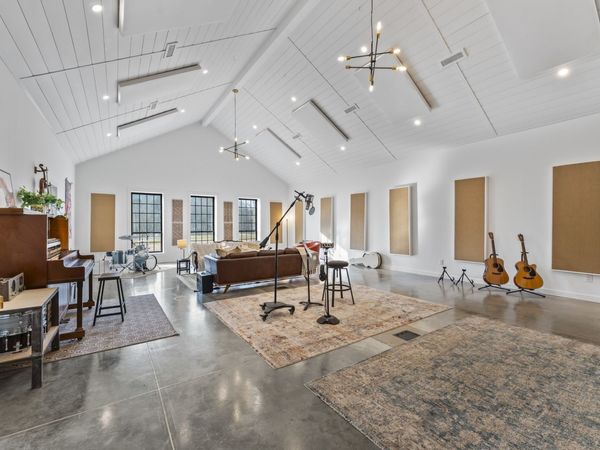 105 McKinney Rd, Gordonsville, TN 38563