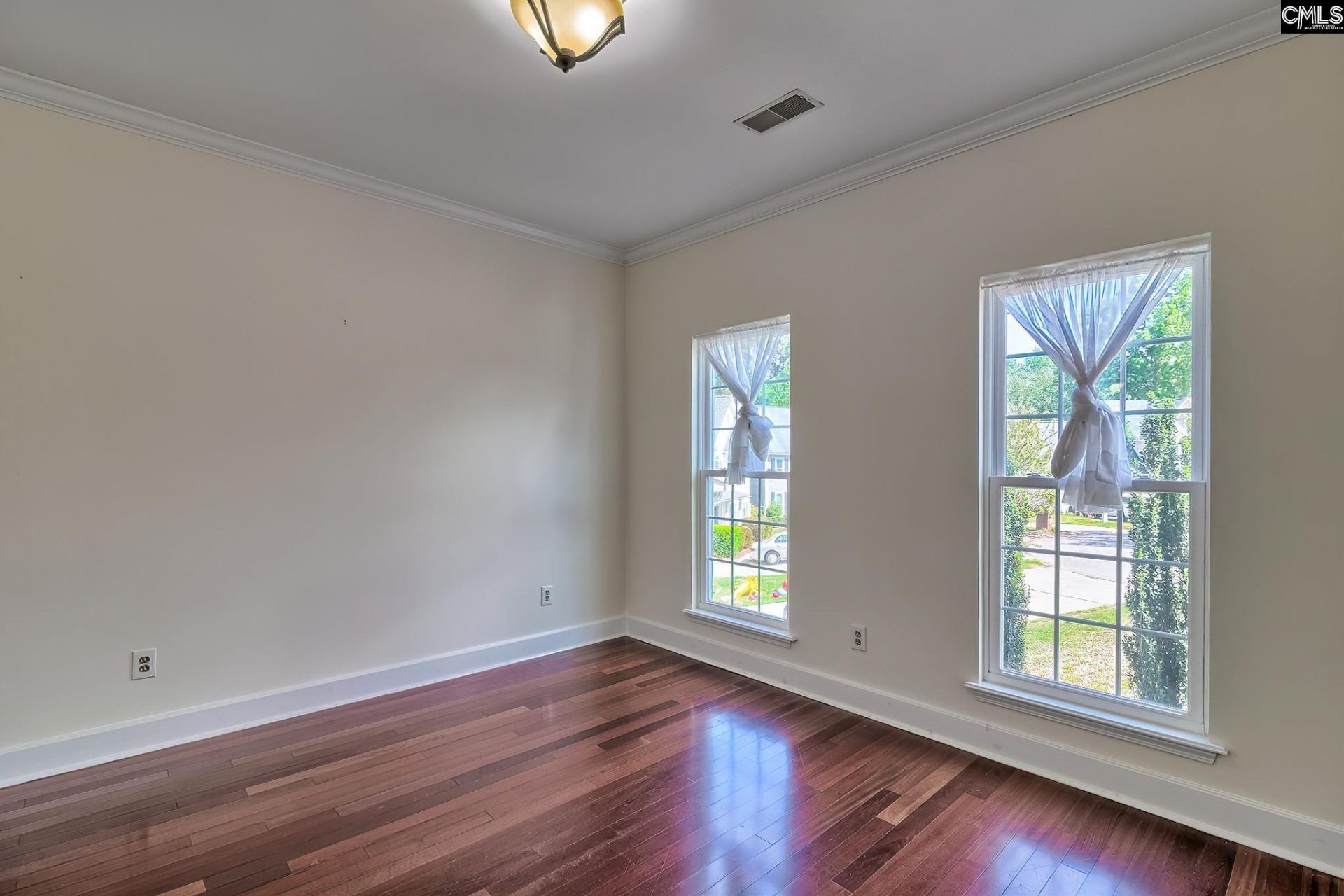 133 Whiteford Court  Photo 9