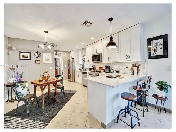 381 NE 42nd St, Oakland Park, FL 33334