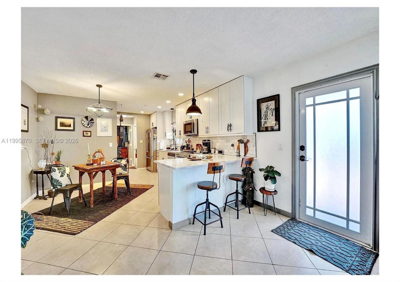 381 NE 42nd St, Oakland Park, FL 33334 Photo
