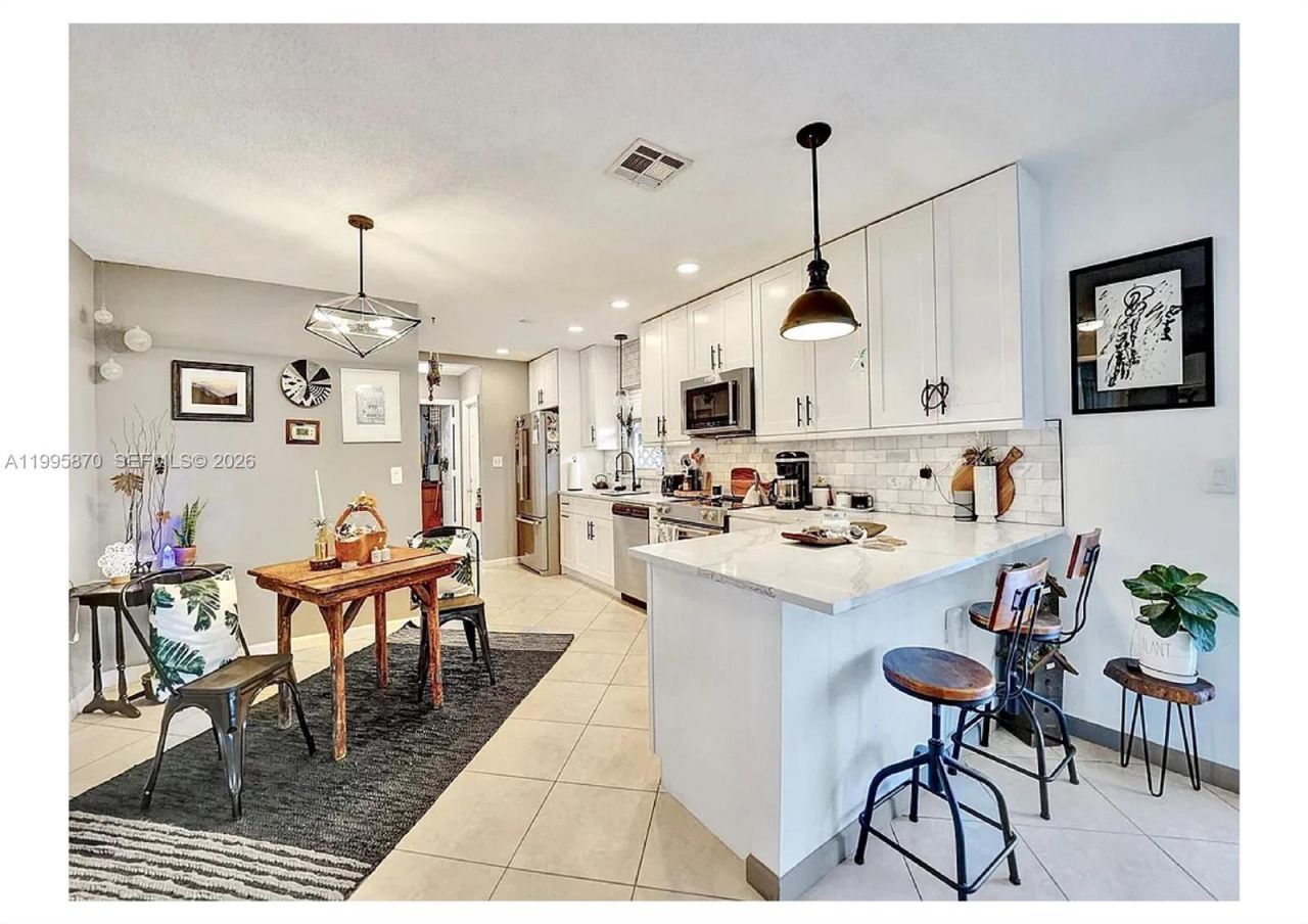 381 NE 42nd St, Oakland Park, FL 33334 Photo