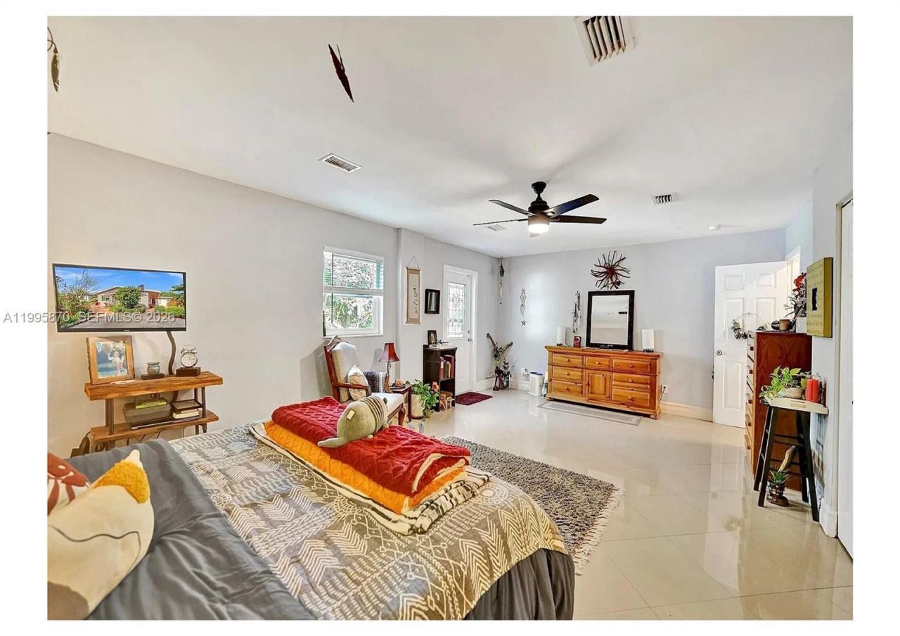 381 NE 42nd St, Oakland Park, FL 33334 Photo