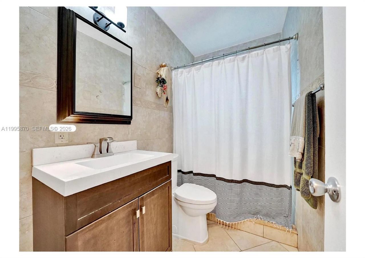 381 NE 42nd St, Oakland Park, FL 33334 Photo