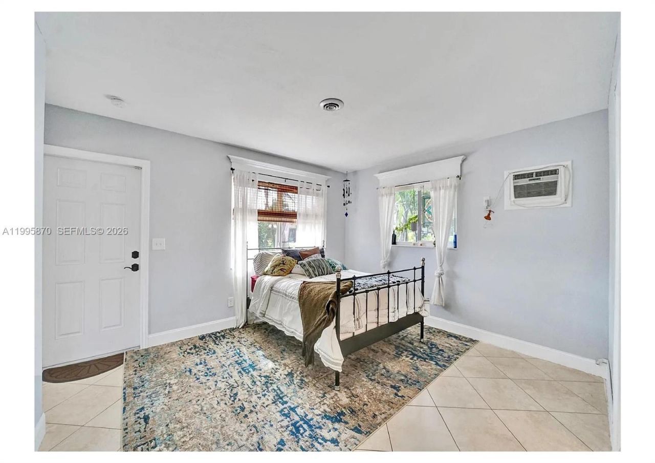 381 NE 42nd St, Oakland Park, FL 33334 Photo