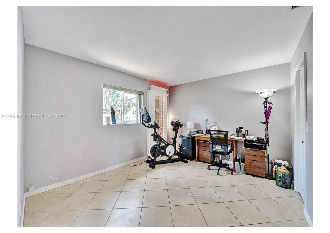 381 NE 42nd St, Oakland Park, FL 33334 Photo