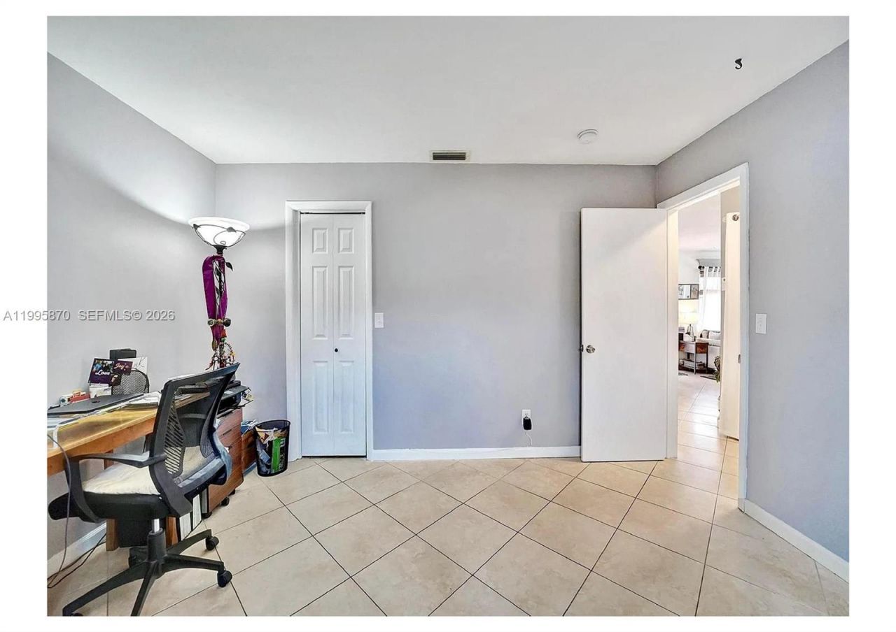 381 NE 42nd St, Oakland Park, FL 33334 Photo