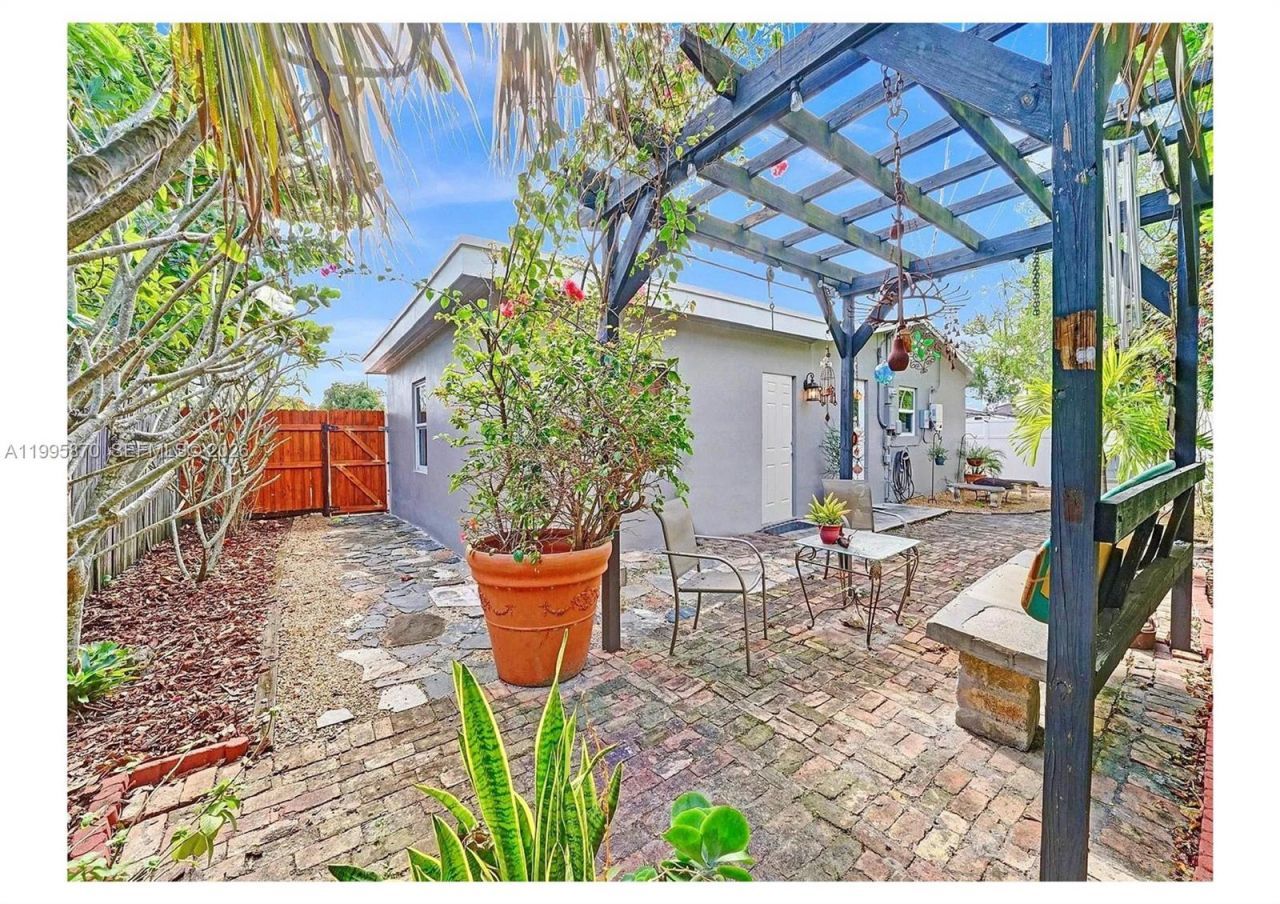 381 NE 42nd St, Oakland Park, FL 33334 Photo