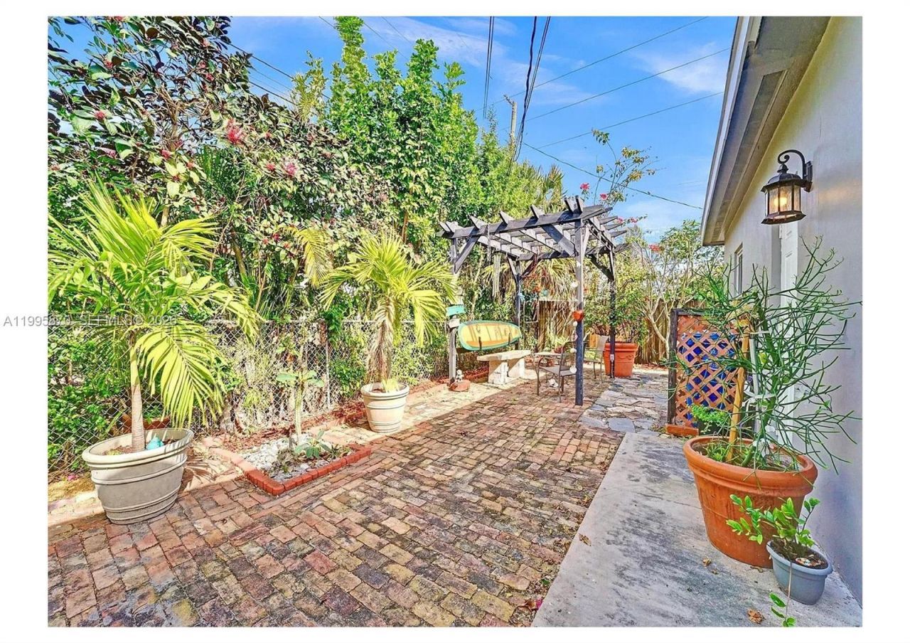 381 NE 42nd St, Oakland Park, FL 33334 Photo