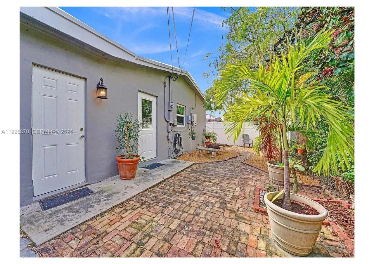 381 NE 42nd St, Oakland Park, FL 33334 Photo