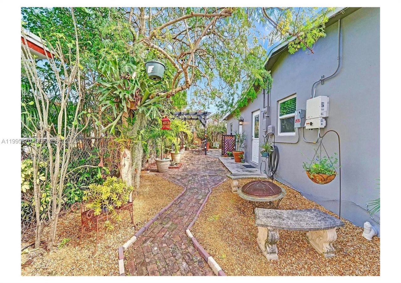 381 NE 42nd St, Oakland Park, FL 33334 Photo
