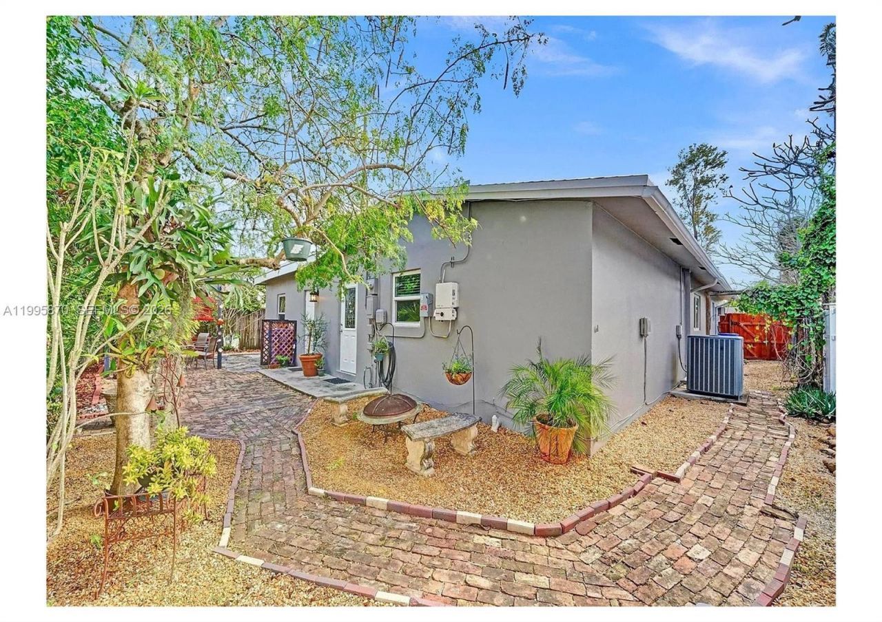 381 NE 42nd St, Oakland Park, FL 33334 Photo