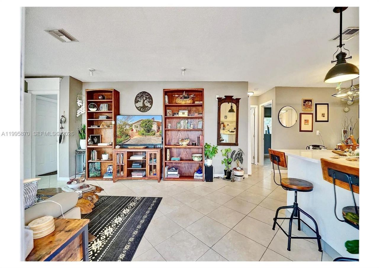 381 NE 42nd St, Oakland Park, FL 33334 Photo