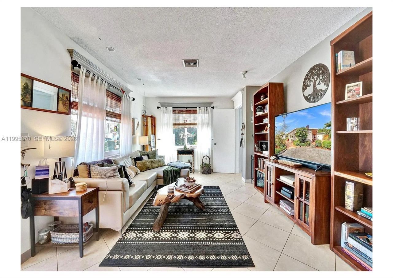 381 NE 42nd St, Oakland Park, FL 33334 Photo