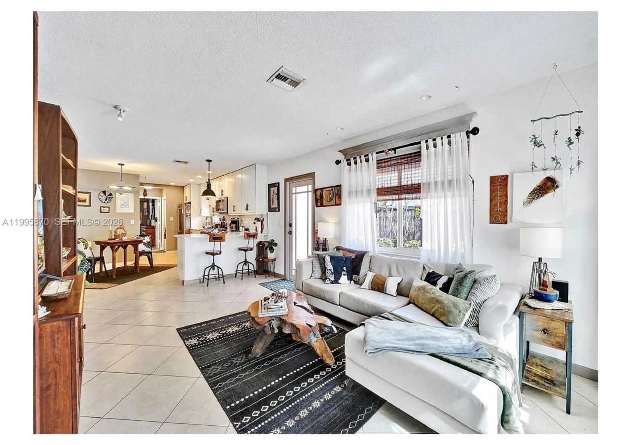 381 NE 42nd St, Oakland Park, FL 33334 Photo
