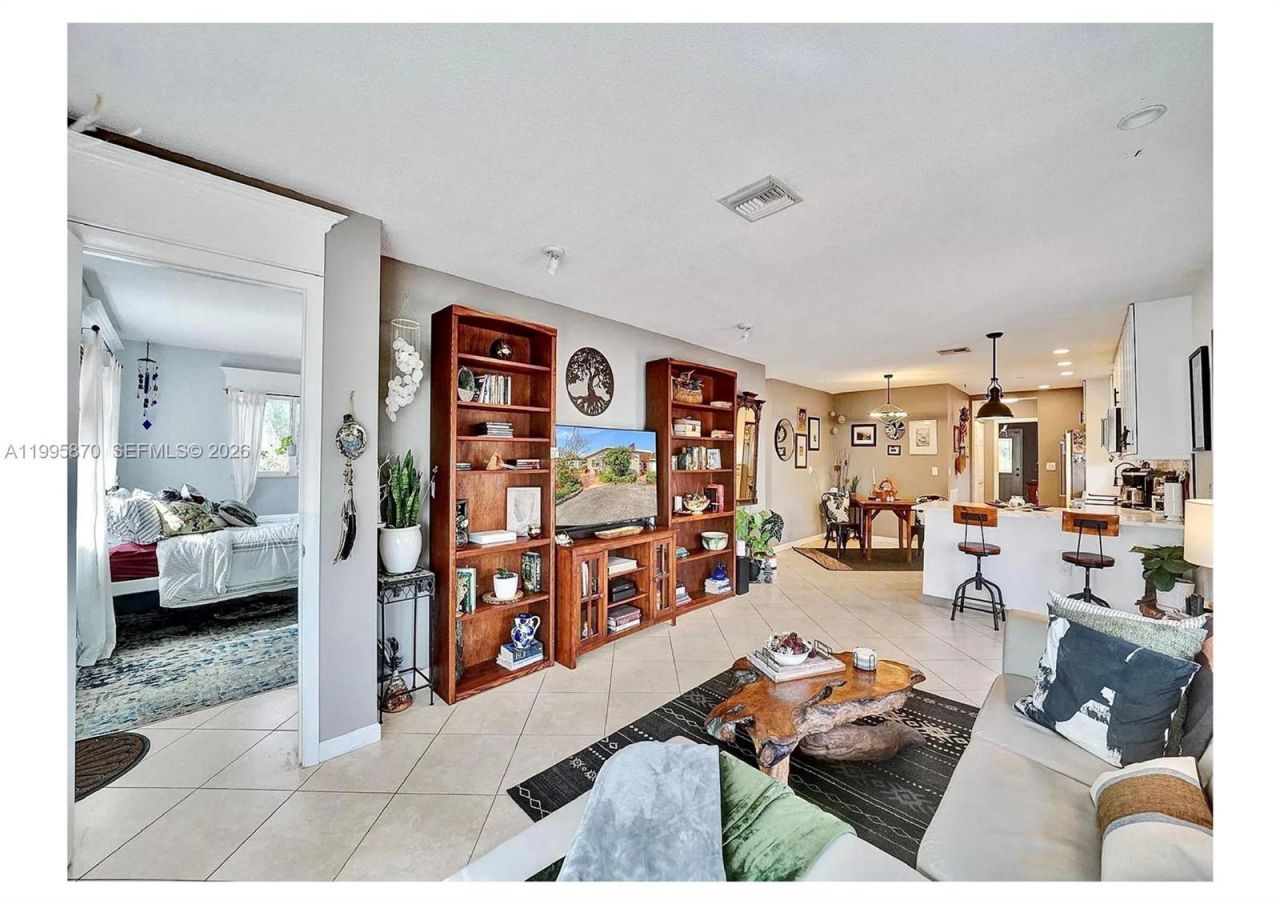 381 NE 42nd St, Oakland Park, FL 33334 Photo