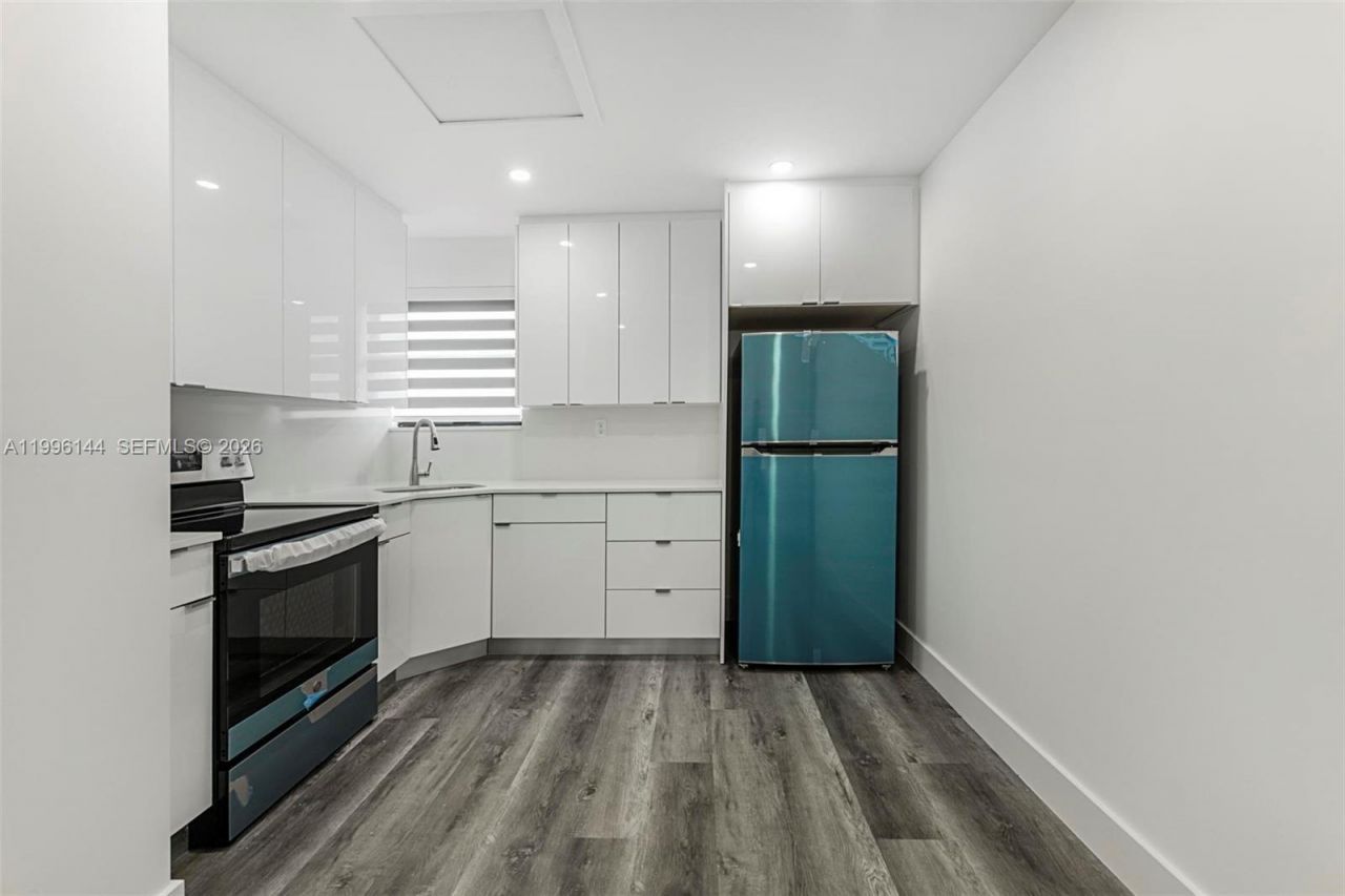 10370 SW 24th St, Unit B, Miami, FL 33165 Photo