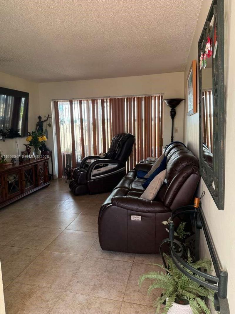 7477 NW 167th St, Hialeah, FL 33015 Photo
