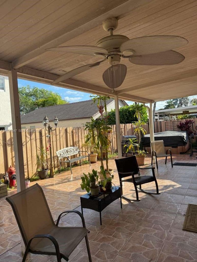 7477 NW 167th St, Hialeah, FL 33015 Photo