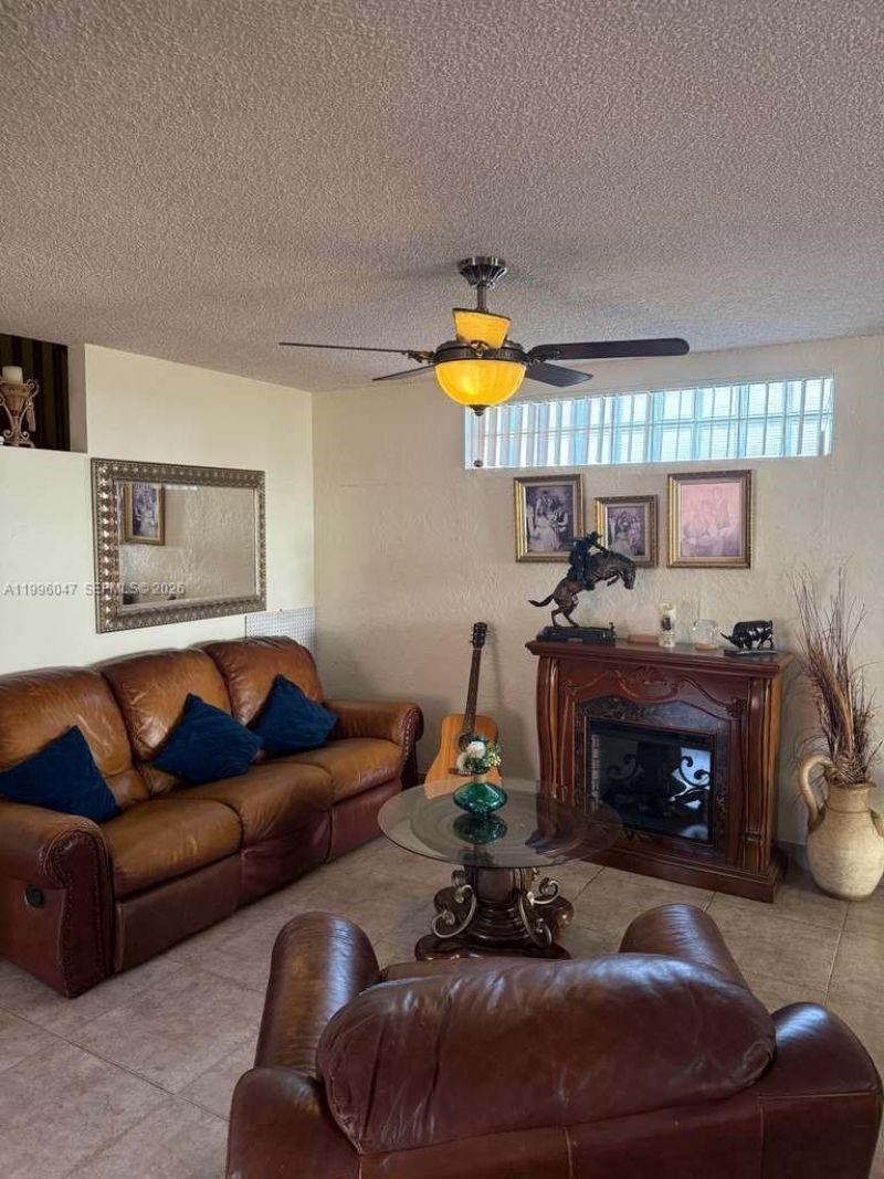7477 NW 167th St, Hialeah, FL 33015 Photo