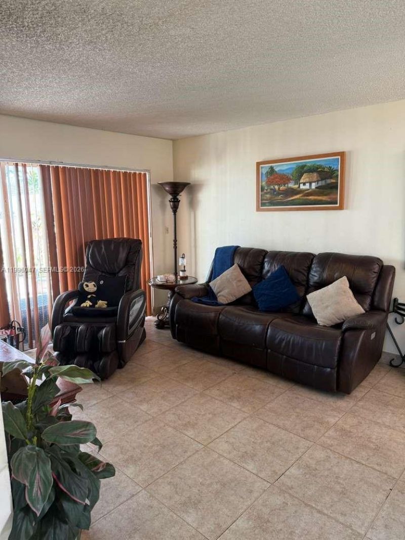 7477 NW 167th St, Hialeah, FL 33015 Photo