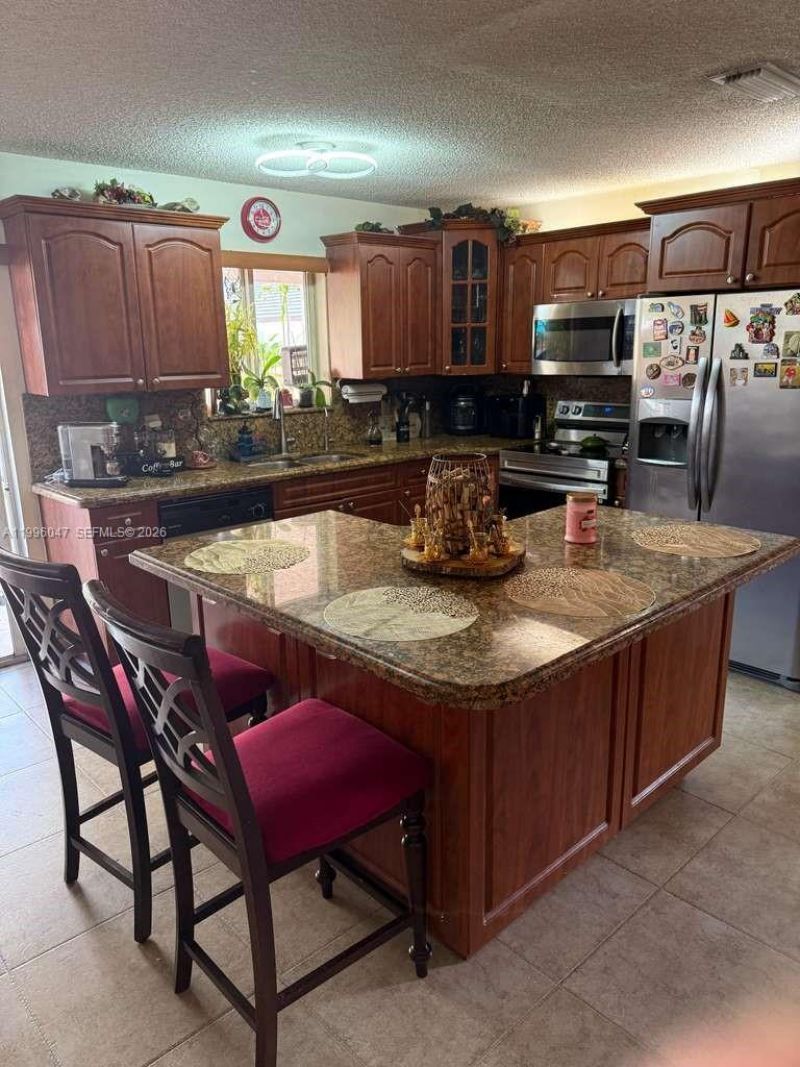 7477 NW 167th St, Hialeah, FL 33015 Photo