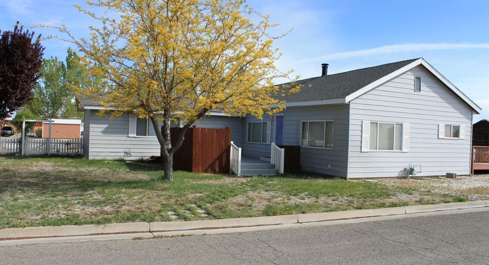 320 Reyes Way, Yerington, NV 89447 Photo