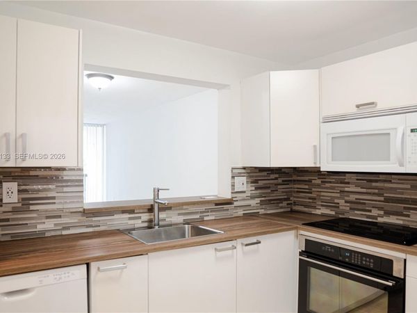 10865 SW 112th Ave, Unit 203, Miami, FL 33176