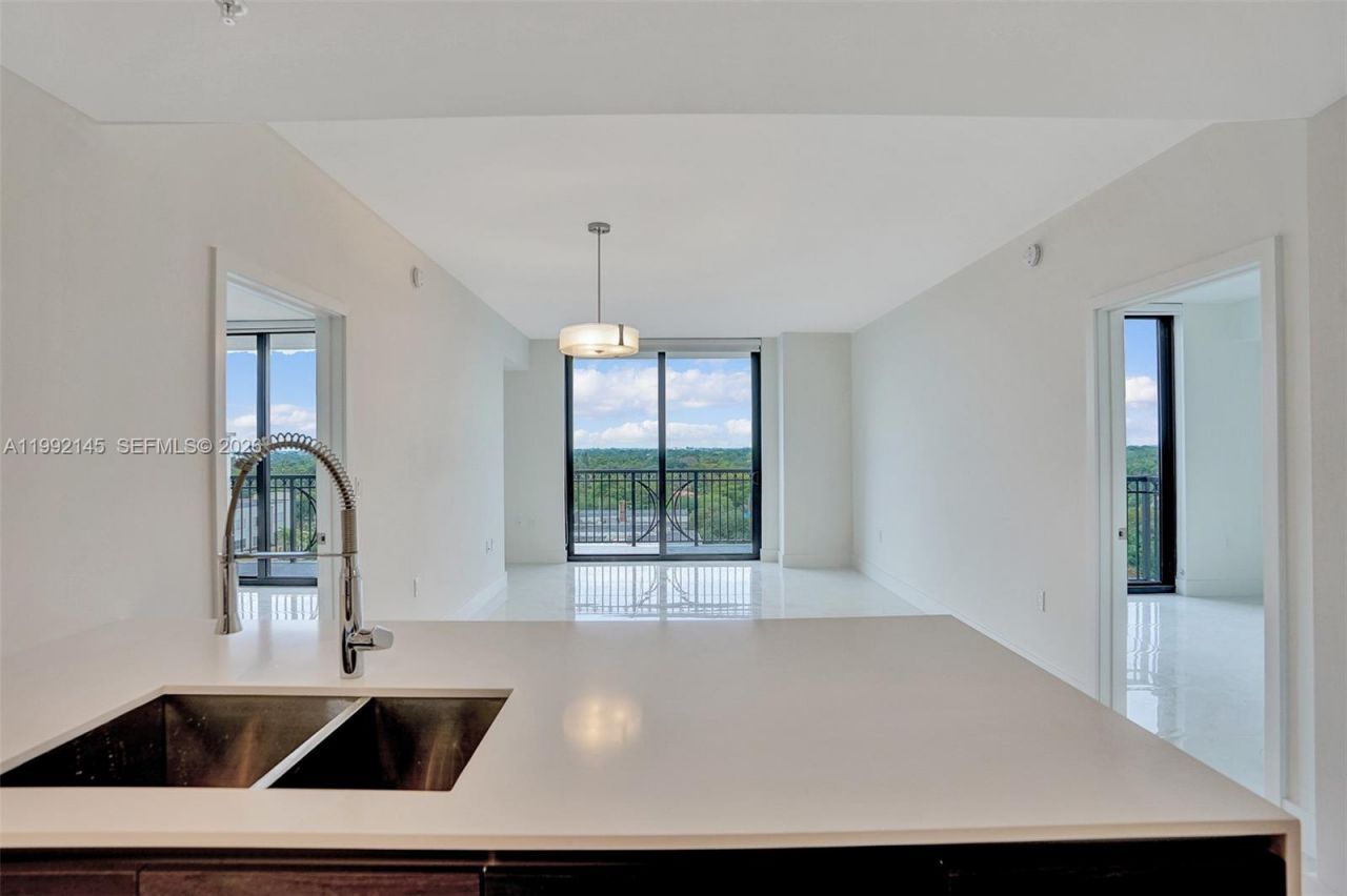 301 Altara Ave, Unit 819, Coral Gables, FL 33146 Photo