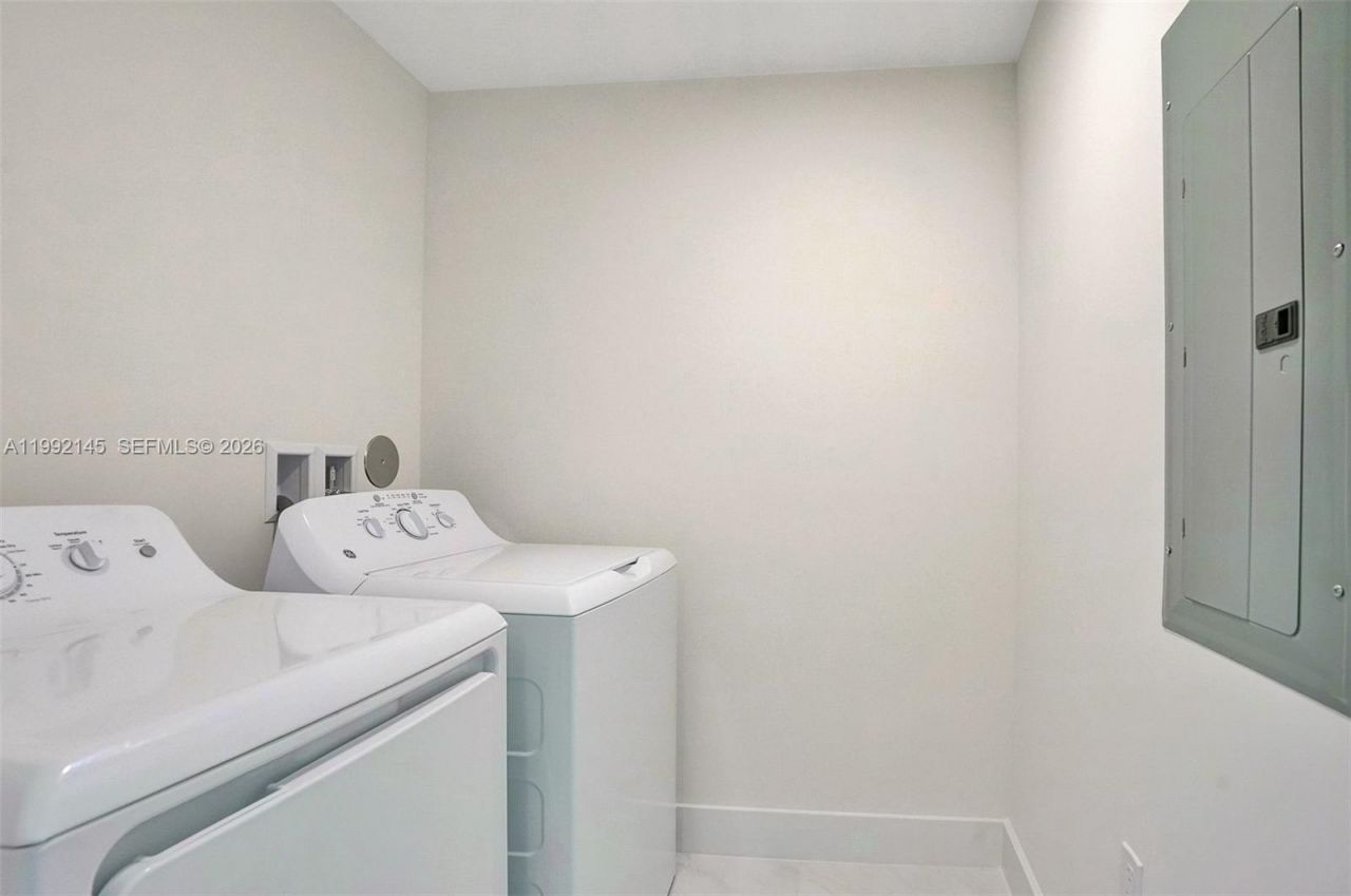 301 Altara Ave, Unit 819, Coral Gables, FL 33146 Photo