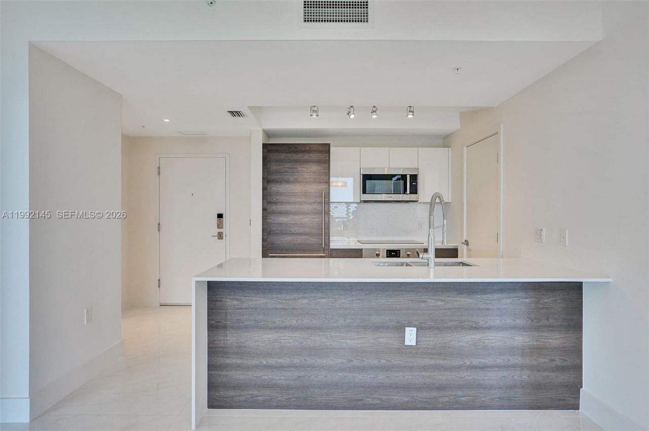 301 Altara Ave, Unit 819, Coral Gables, FL 33146 Photo