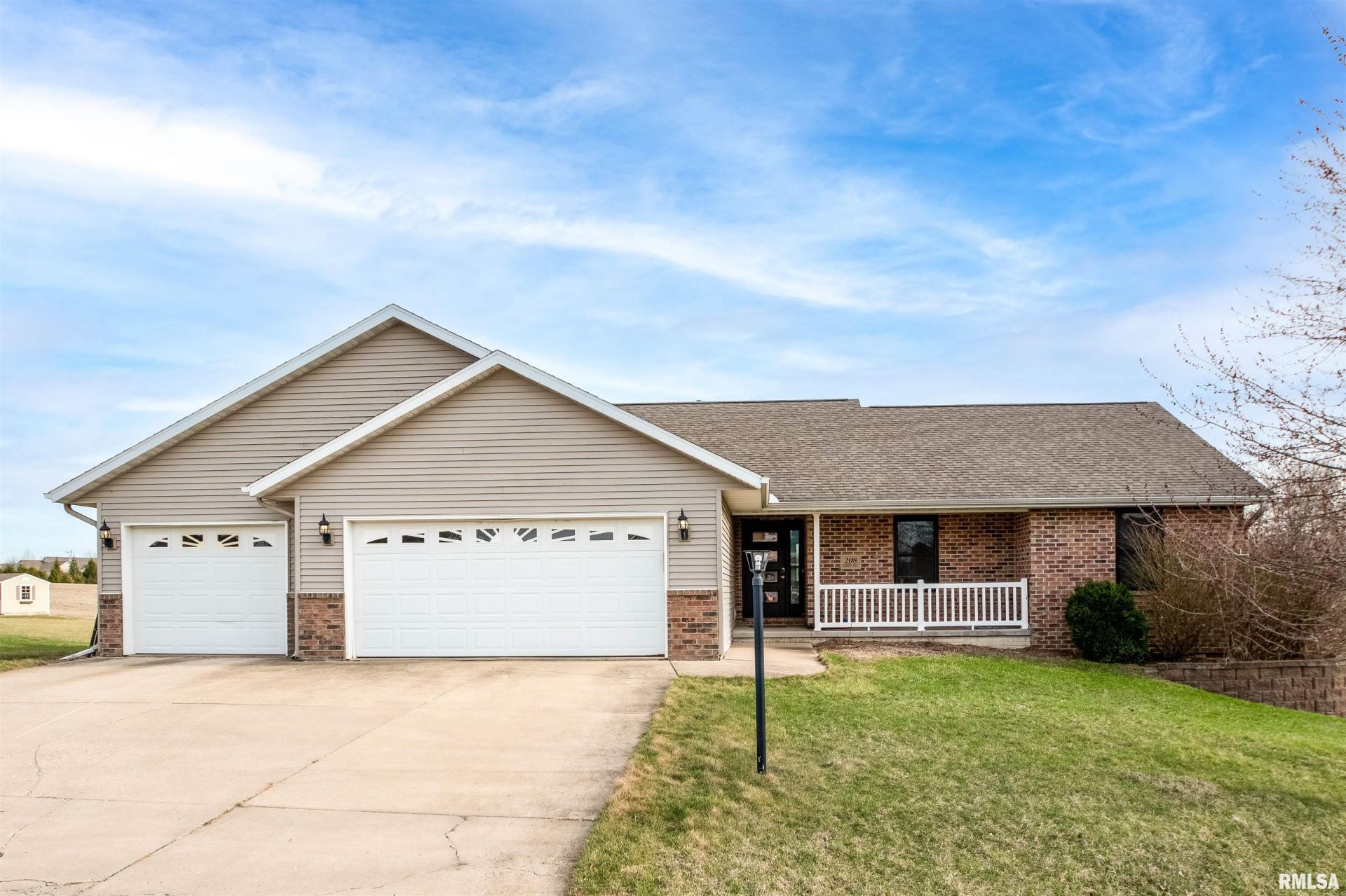 208 Karagen Circle, Germantown Hills, IL 61548 Main Photo