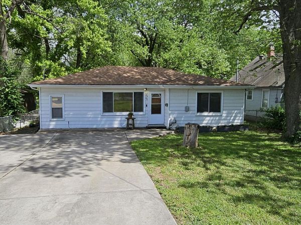 2648 N Howard Avenue, Springfield, MO 65803