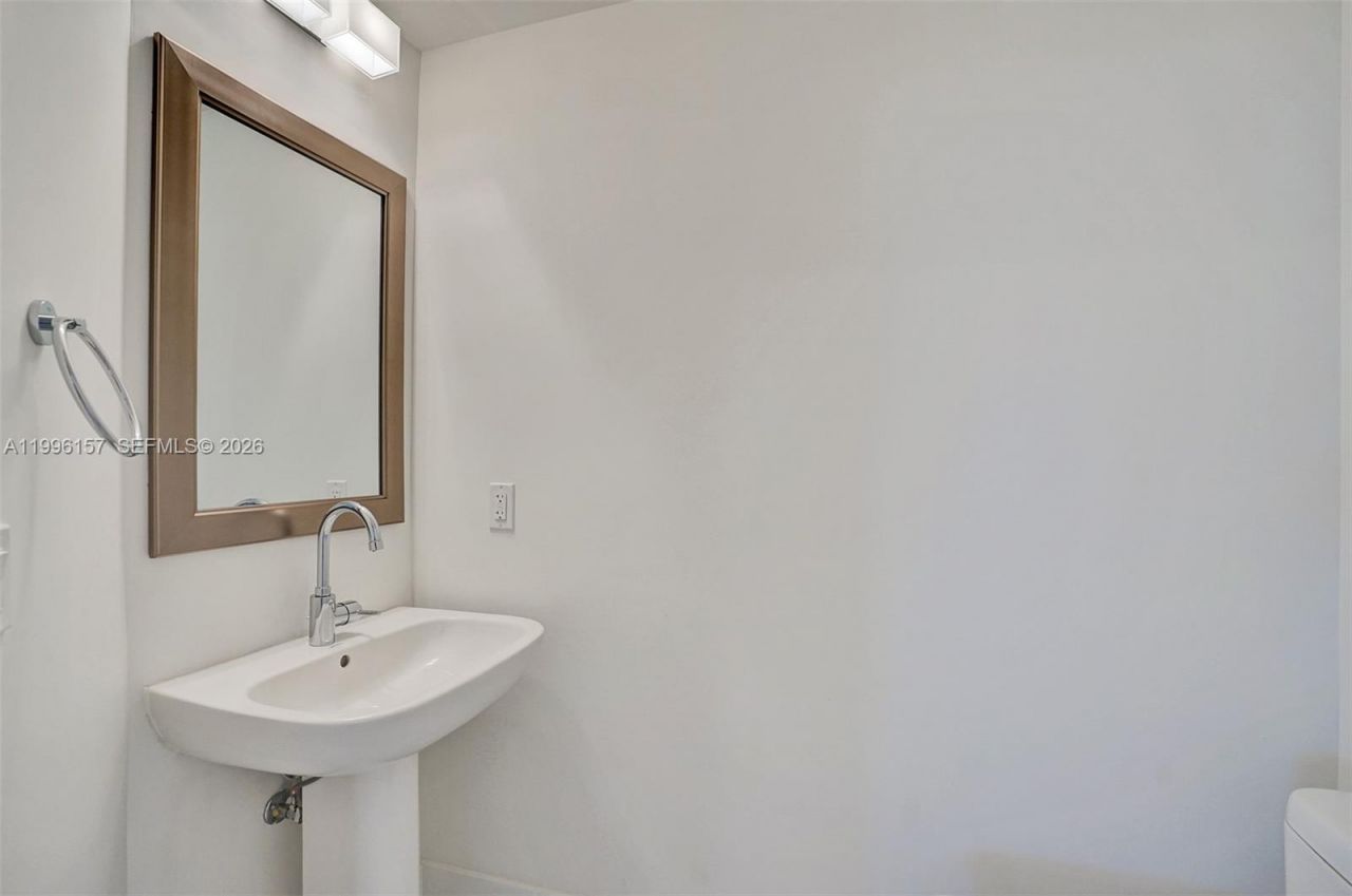 301 Altara Ave, Unit 617, Coral Gables, FL 33146 Photo