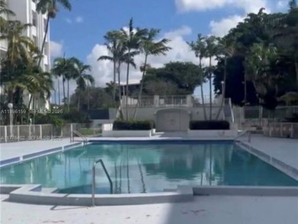 496 NW 165th St Rd , Unit D-611, Miami, FL 33169