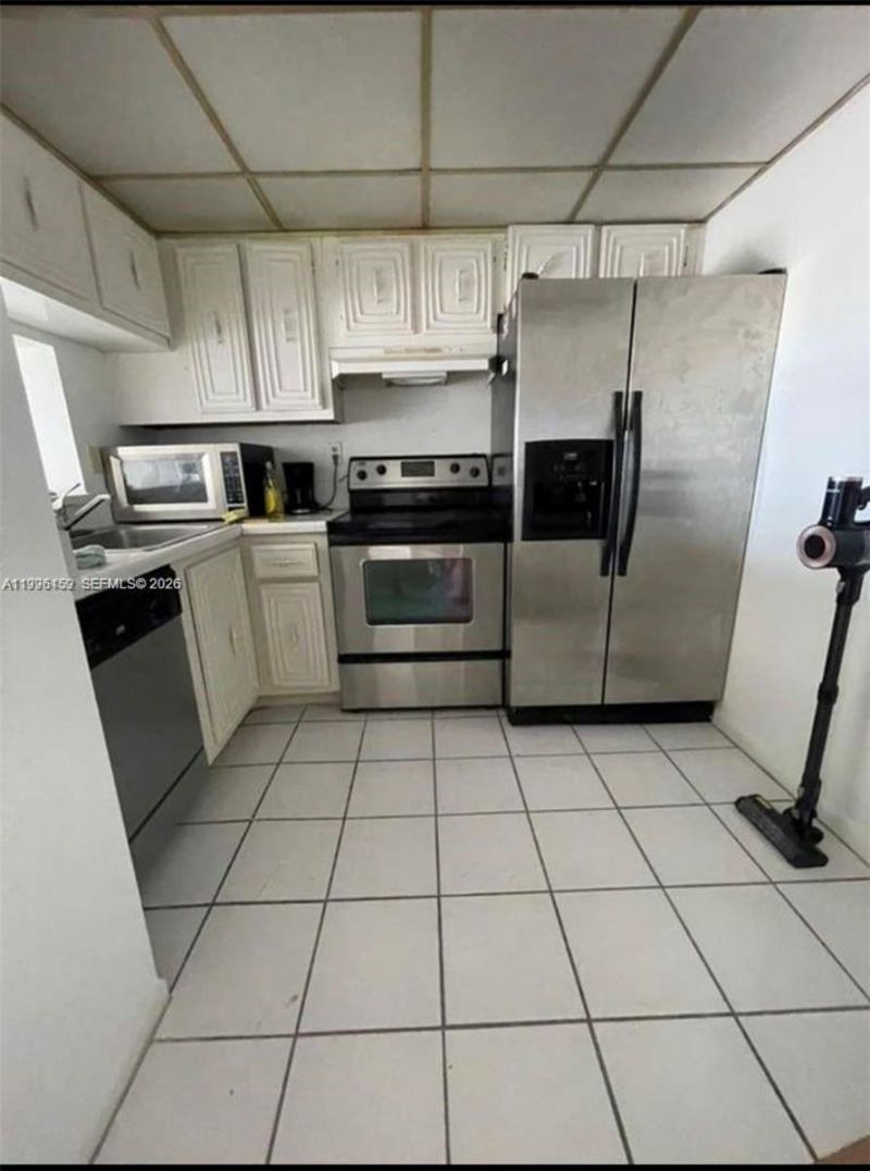 496 NW 165th St Rd, Unit D-611, Miami, FL 33169 Photo