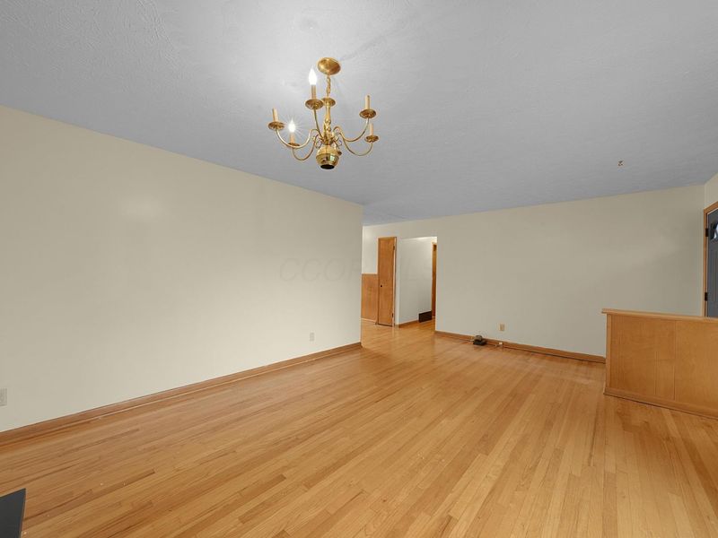 310 N Grener Avenue, Columbus, OH 43228 Photo 13