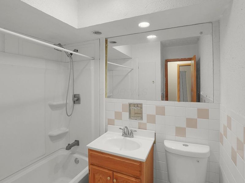 310 N Grener Avenue, Columbus, OH 43228 Photo 15